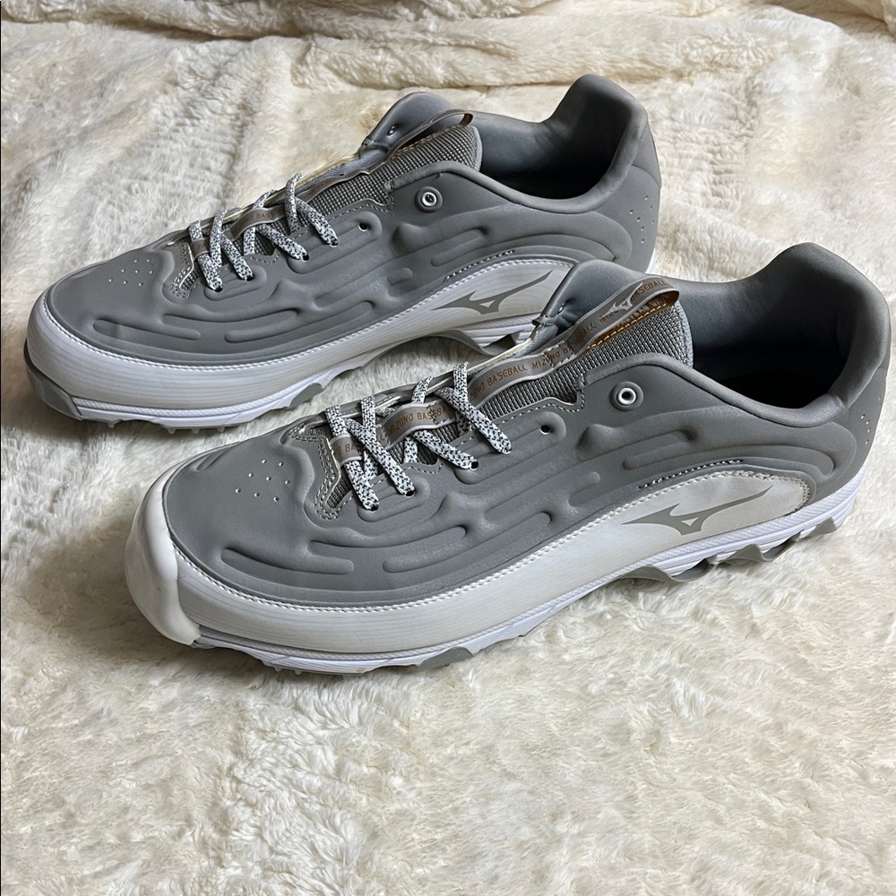 NEW Mizuno 9-Spike Ambition 3 Low Metal Baseball Cleats Grey/White Men's Size 14 - Picture 3 of 15